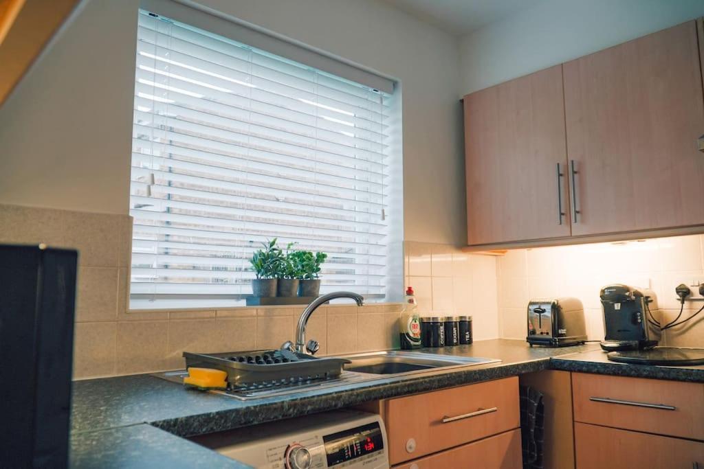 Modern 2 Bed Apartment Near City Centre Chelmsford Kültér fotó