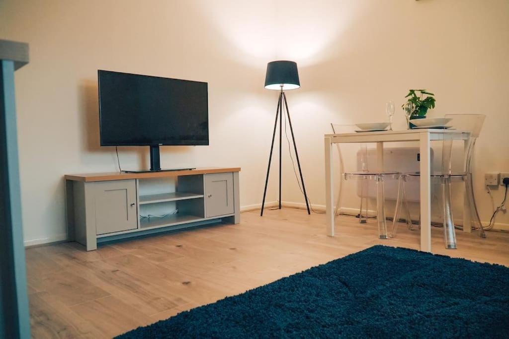 Modern 2 Bed Apartment Near City Centre Chelmsford Kültér fotó